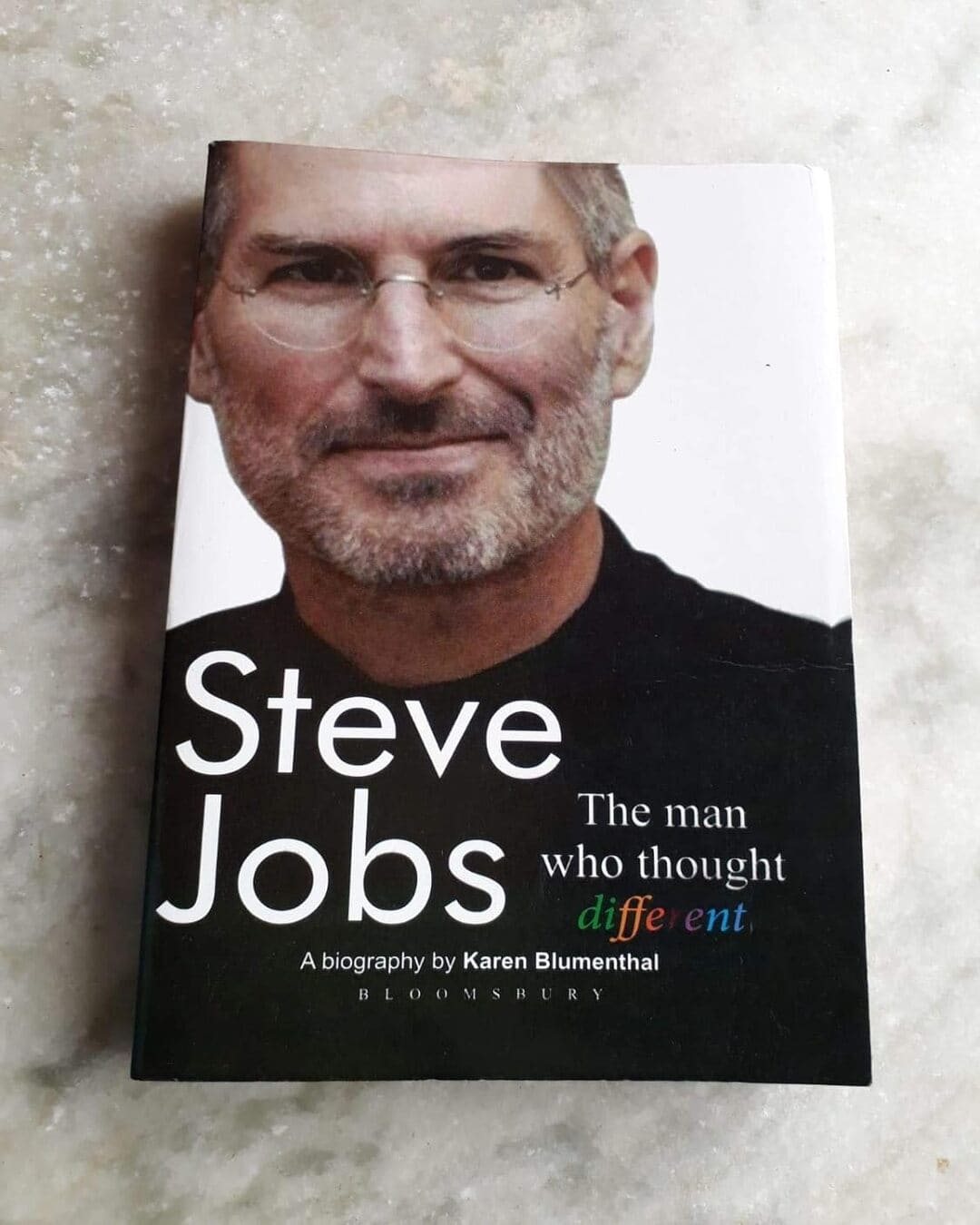 Steve Jobs: The Man Who Thought Different by Karen Blumenthal [Paperback] - versoz.com