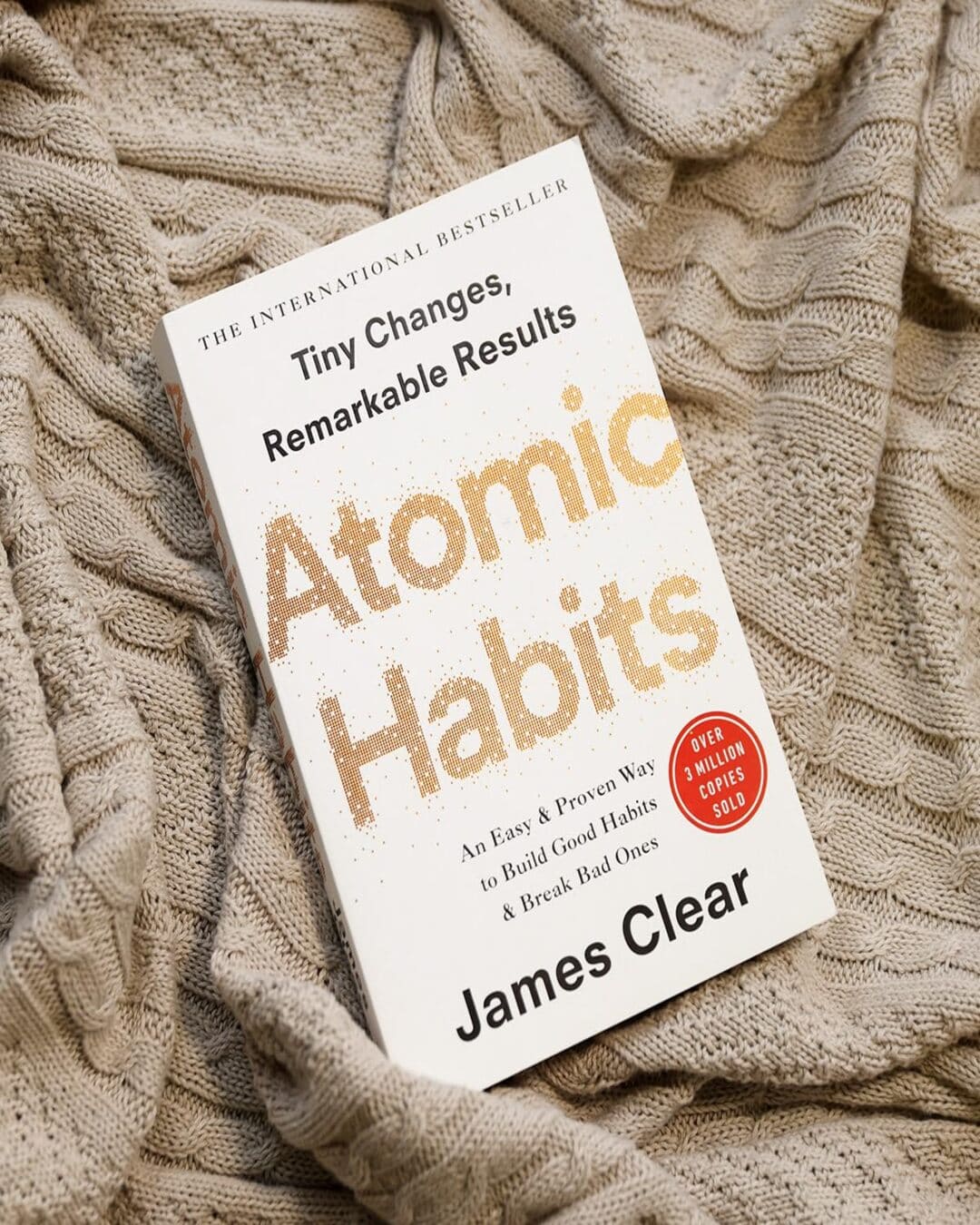 Atomic Habits by James Clear [Paperback] - versoz.com